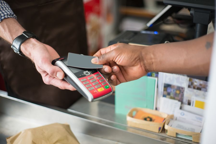 Paying by contactless card in Spain